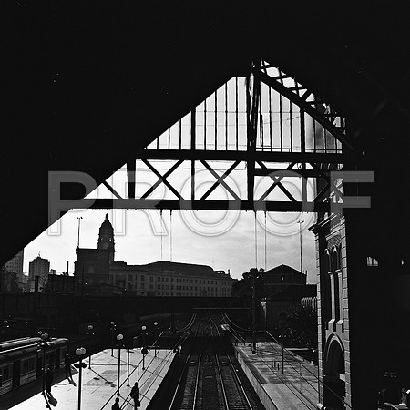 2596_FM_BW_SQ_TRAIN_STATION_SAO_PABLO_BRAZIL_2004_11