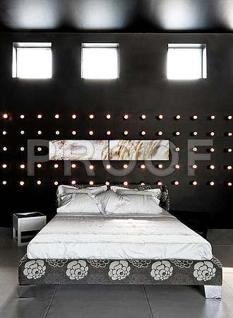 SHOWROOM_STK_32950927_1