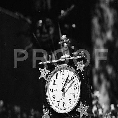 B3P1_7687_9_Clock1