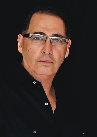 Daniel Azoulay 12_12_2008_Daniel_Studio_Portrait_5L8Y1860 2
