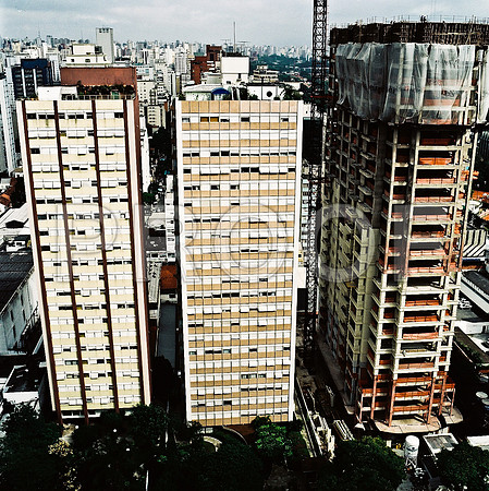 2601_FM_COLOR_SQ_HOTEL_UNIQUE_ROOF_FROM_HOTEL_BRAZIL_2004_7