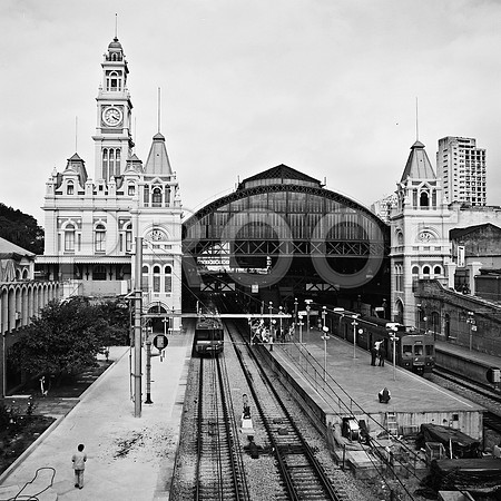 2596_FM_BW_SQ_TRAIN_STATION_SAO_PABLO_BRAZIL_2004