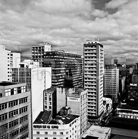 2589_FM_BW_SQ_PORTO_ALEGRE_BRAZIL_2004_1